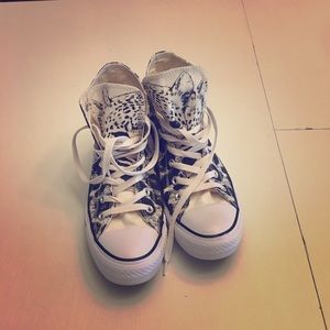Women’s leopard high top converse